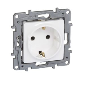 Priză simplă Legrand Niloe fără ramă 16A 250V albă